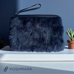 💖 Deane & White Faux Fur Navy Clutch 💖